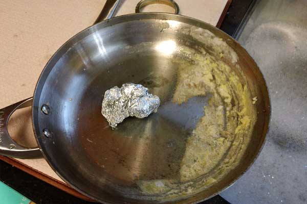 Çıkmayan Yemek Artıkları İçin Alüminyum Folyo
