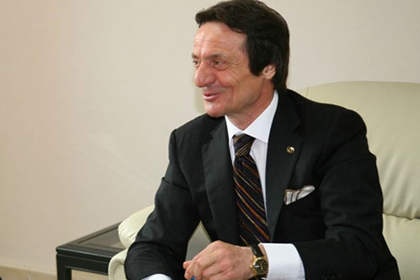 Featured image of post İnsan İsterse: Ahmet Nazif Zorlu