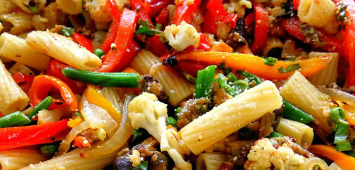 Featured image of post Makarna Deyip Geçmeyin: Domates, Biber, Patlıcan ve Mantarlı Makarna