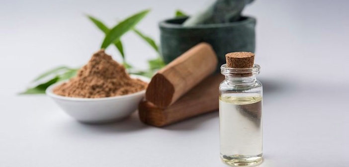 Featured image of post Akne İzlerini Yok Eden 5 Maske Tarifi (Sandal Ağacı Tozu İle)
