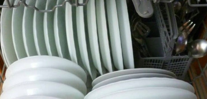 Bulaşık Makinesinde, Bulaşık Deterjanı Kullanılır Mı?