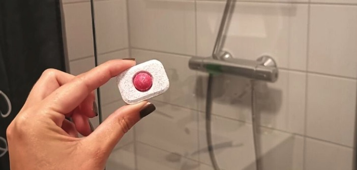 Duşu Bulaşık Makinesi Tableti İle Temizleyin